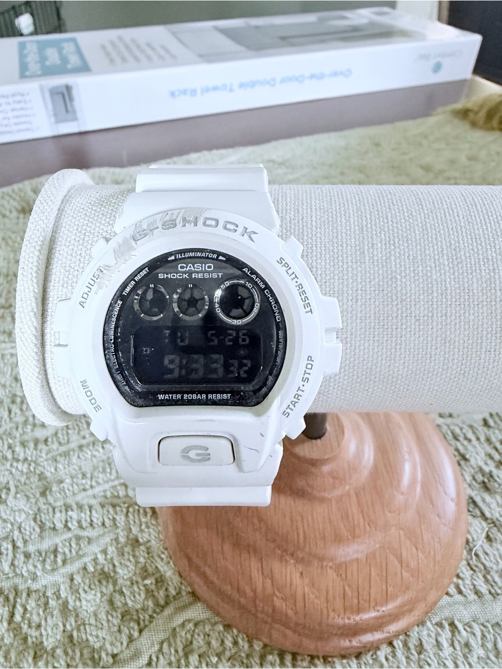 Authentic Casio White Digital G-Shock Resin Sports Watch - Picture 5 of 5